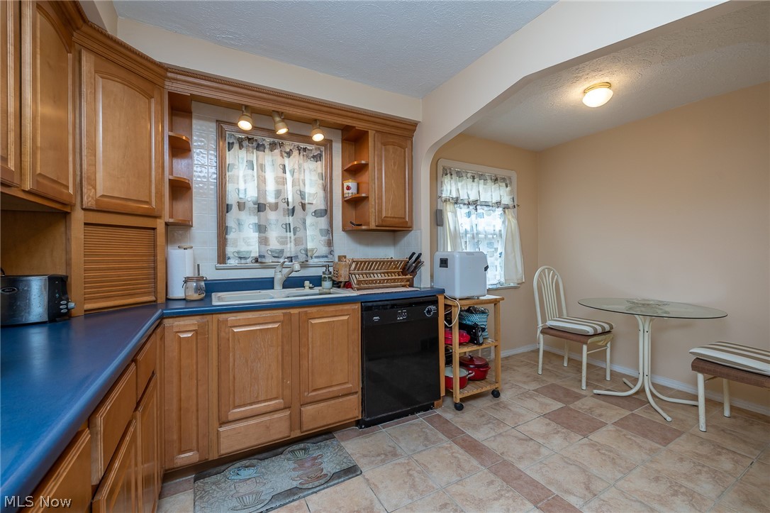 3723 Lindholm Road Cleveland, OH 44120 - Photo 10 of 27