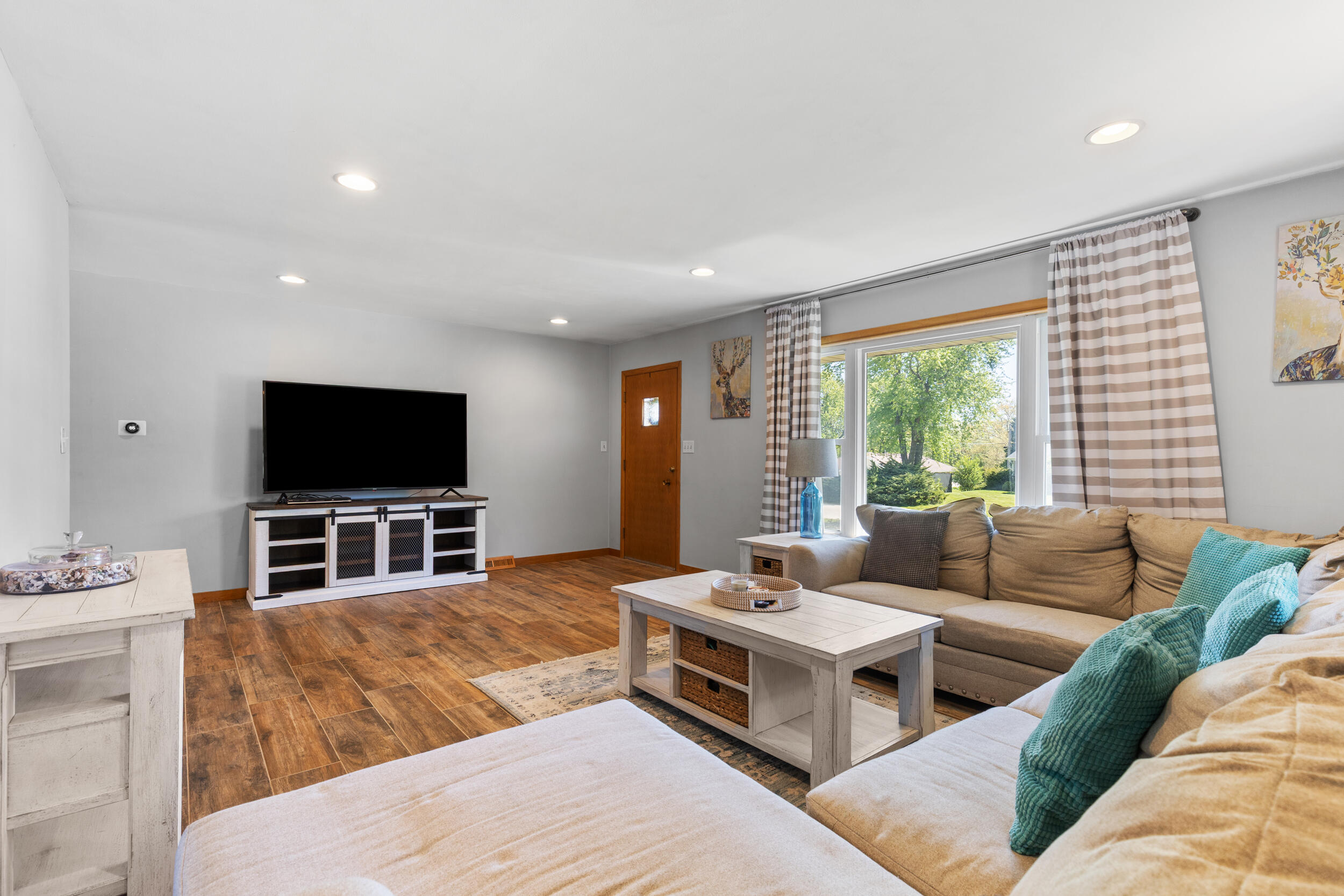 575 Kenmar Road Brookfield, WI 53005 - Photo 10 of 38 Bright Living Room with Large Window