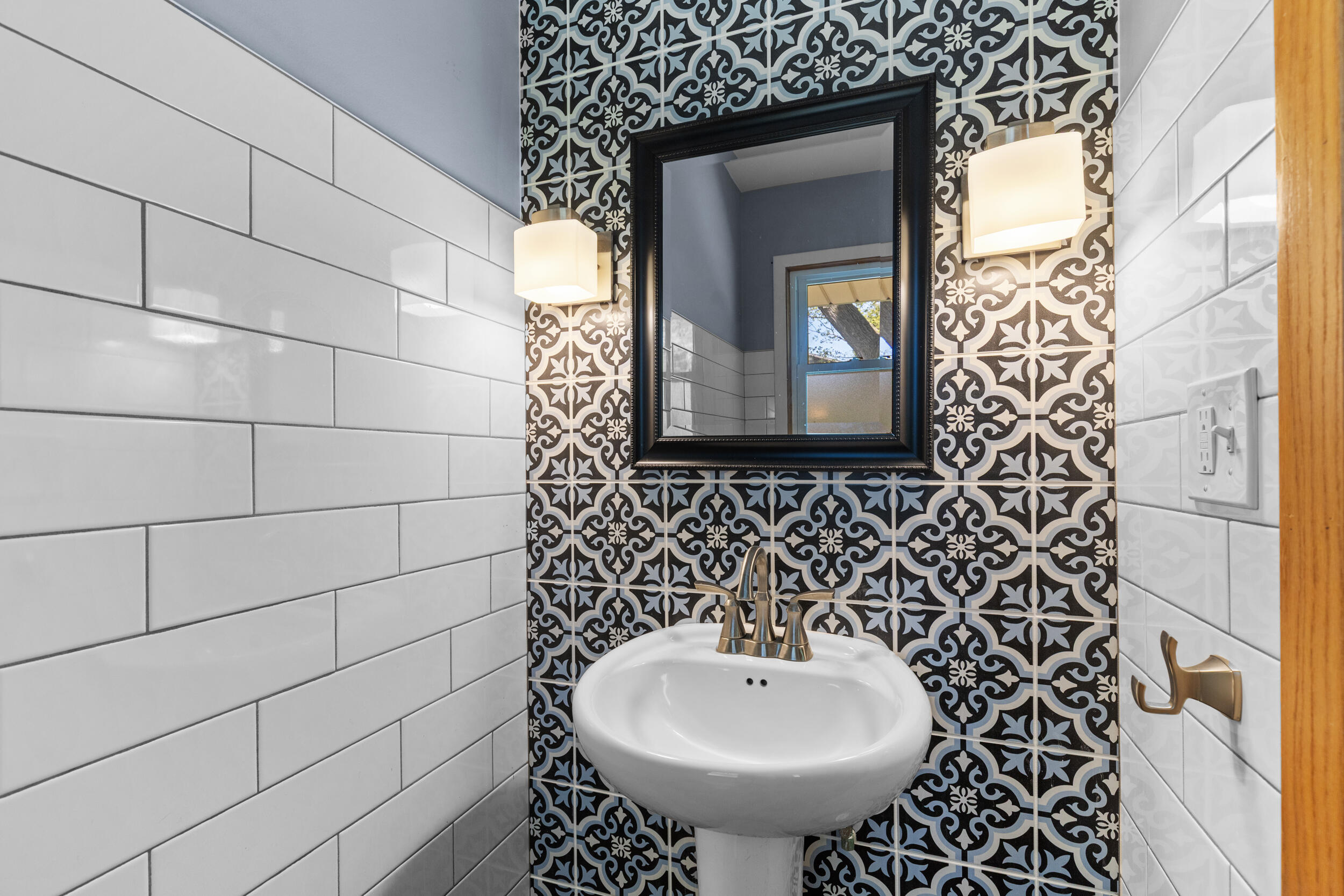 575 Kenmar Road Brookfield, WI 53005 - Photo 16 of 38 Stylish Half Bath