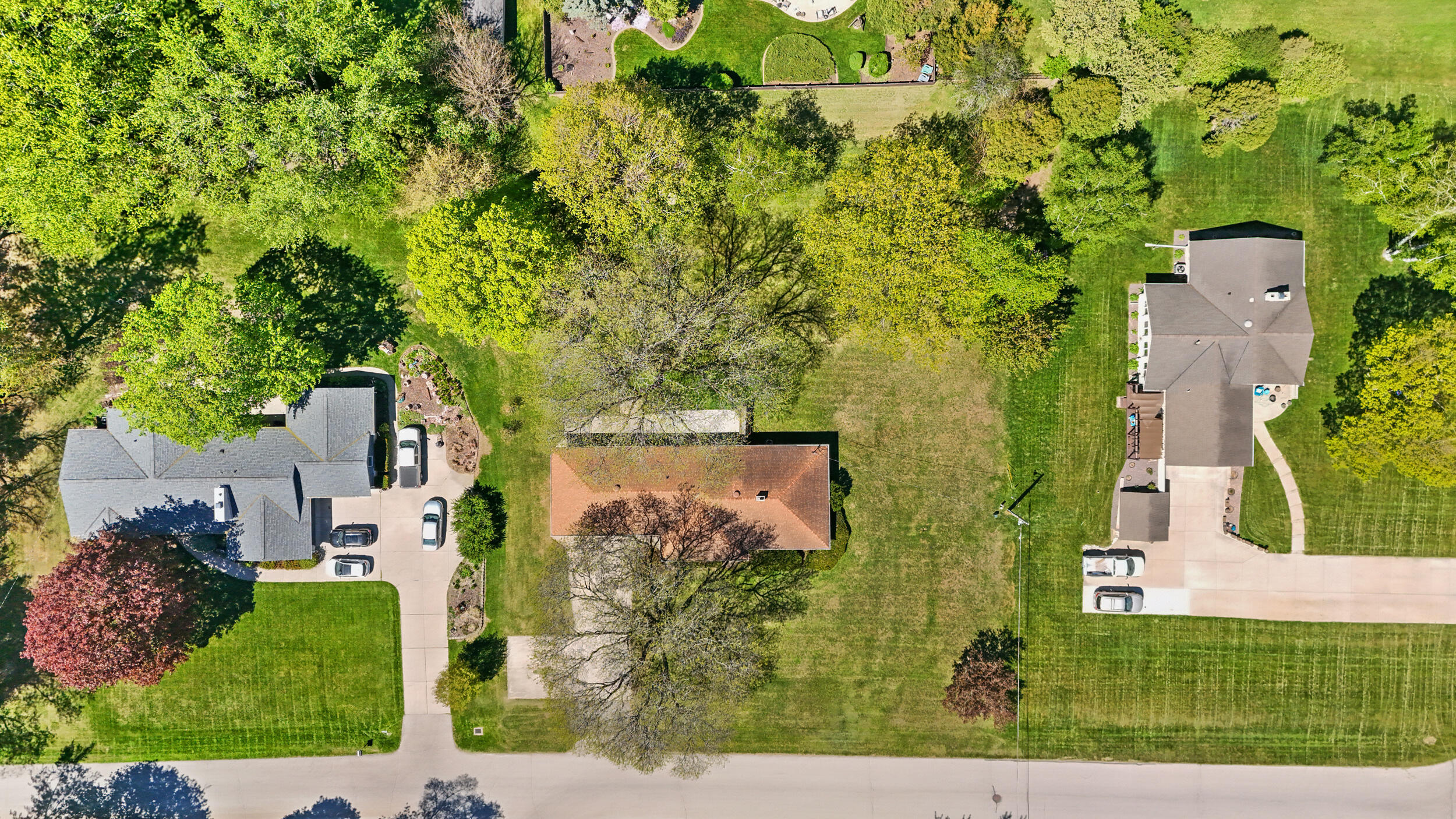 575 Kenmar Road Brookfield, WI 53005 - Photo 34 of 38 Overhead Lot View