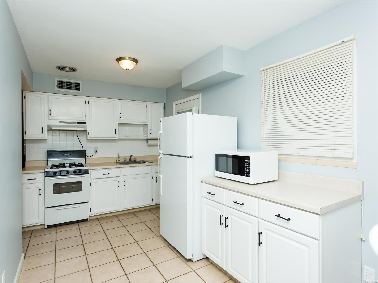 631 Reavis Barracks Road St. Louis, MO 63125 - Photo 13 of 25