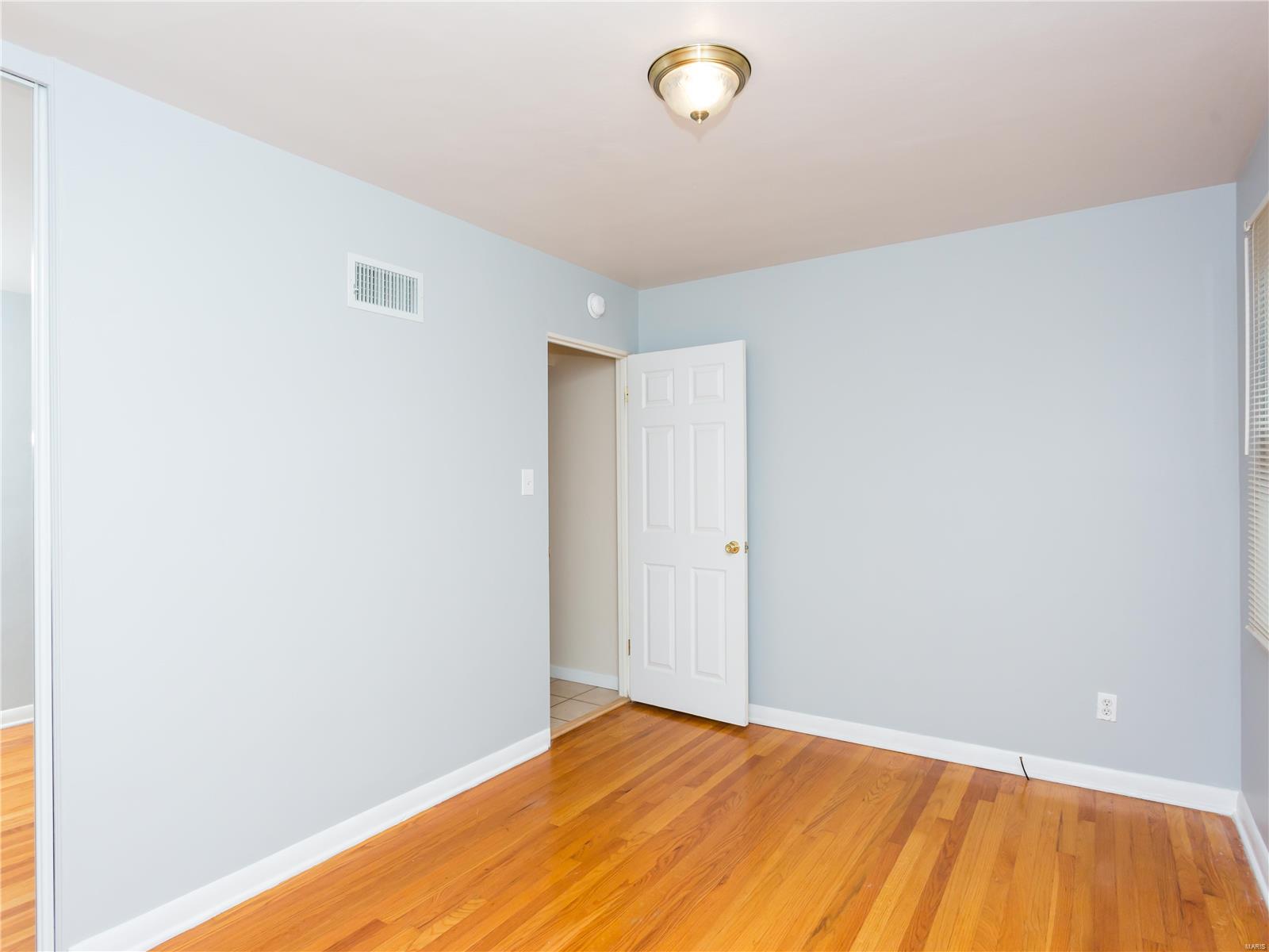 631 Reavis Barracks Road St. Louis, MO 63125 - Photo 21 of 25