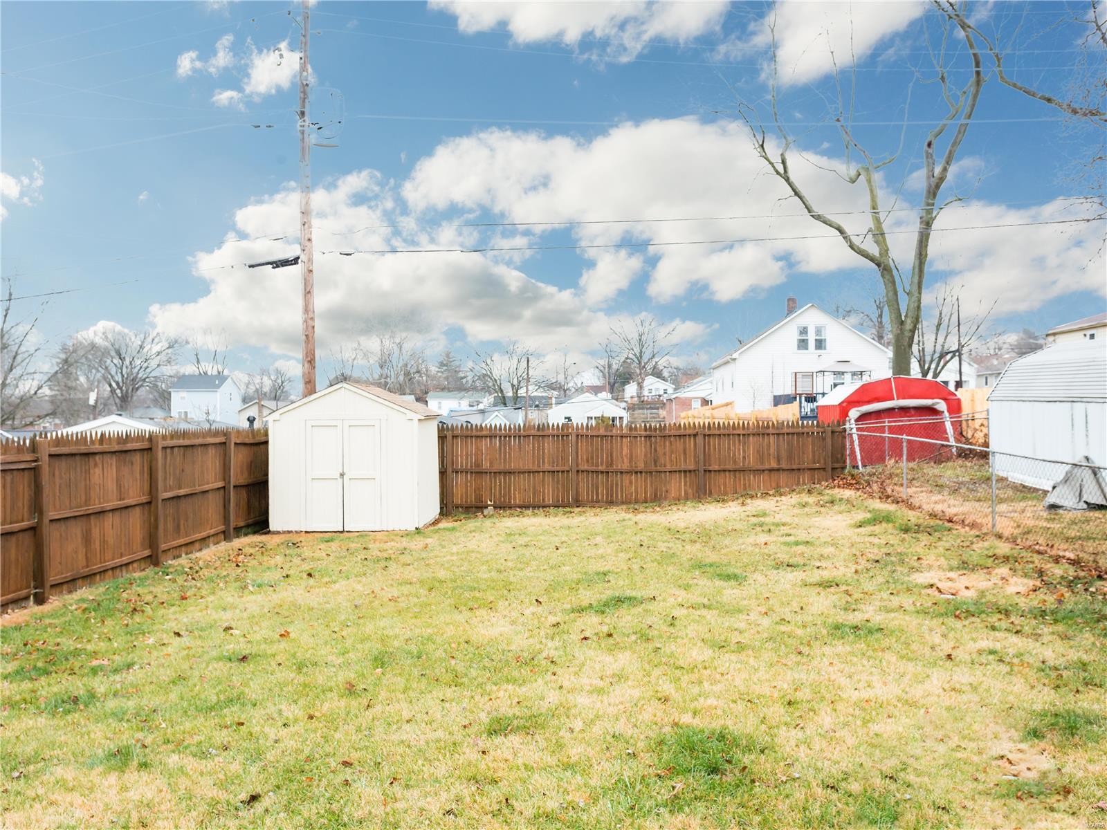 631 Reavis Barracks Road St. Louis, MO 63125 - Photo 4 of 25