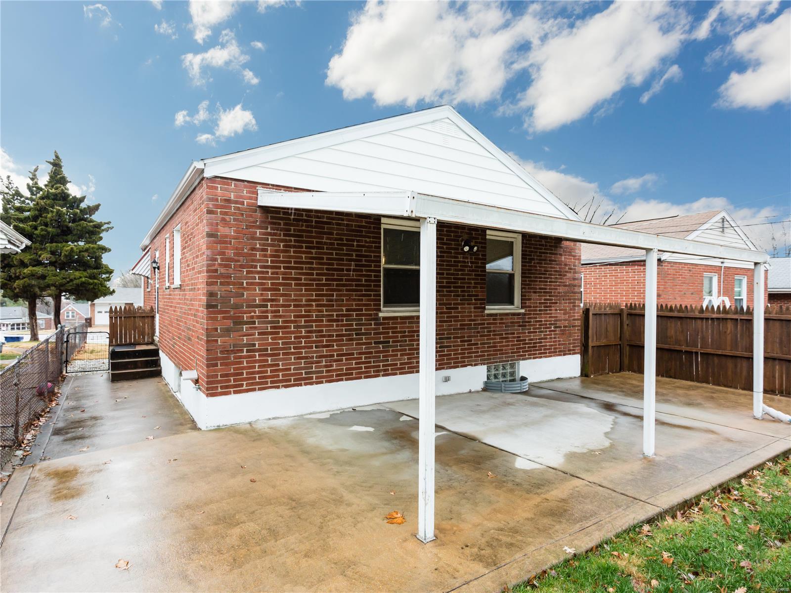 631 Reavis Barracks Road St. Louis, MO 63125 - Photo 6 of 25