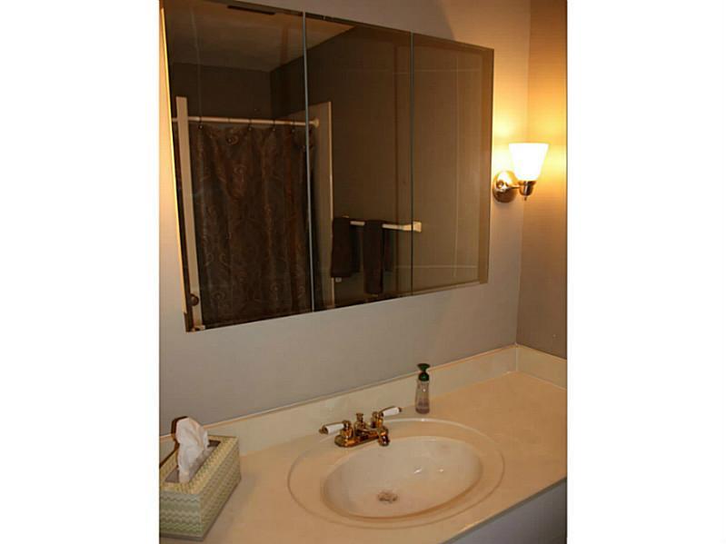 8141 Taunton Road Indianapolis, IN 46260 - Photo 13 of 16 Gallery Image 13