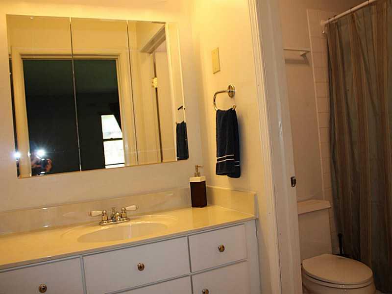 8141 Taunton Road Indianapolis, IN 46260 - Photo 16 of 16 Gallery Image 16