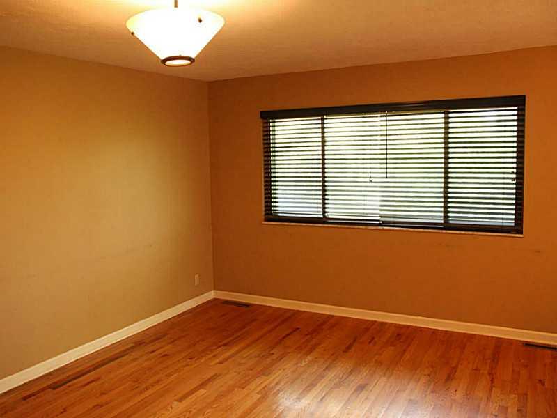 8141 Taunton Road Indianapolis, IN 46260 - Photo 8 of 16 Gallery Image 8