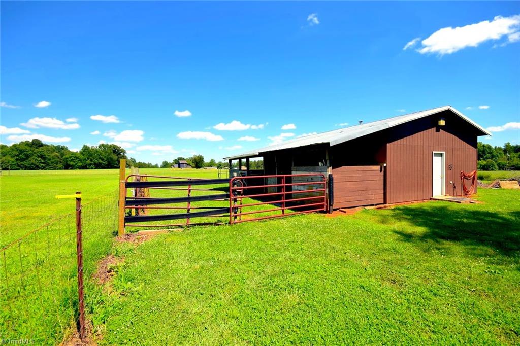 5944 Ridge Road Lexington, NC 27295 - Photo 5 of 29 Gallery Image 5