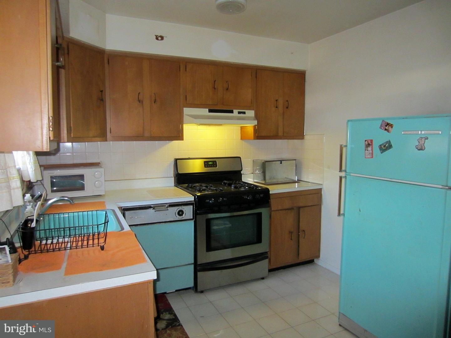 1061 Vernon Road Philadelphia, PA 19150 - Photo 4 of 12 Gallery Image 4