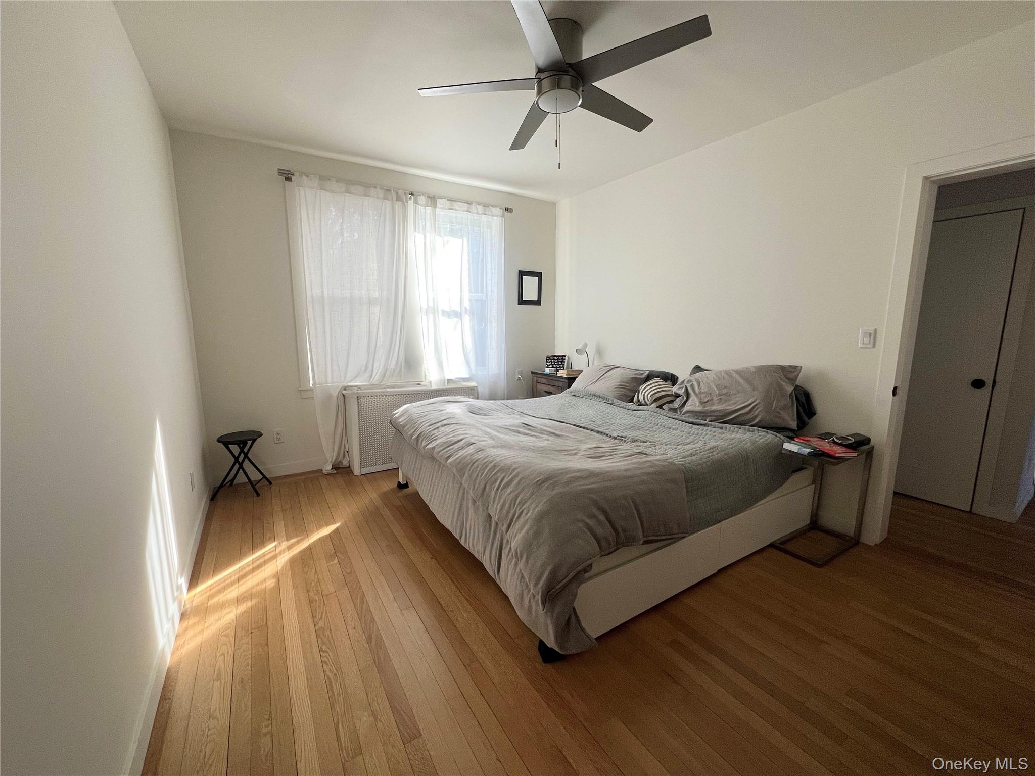 64 Sagamore Road, Unit E6 Bronxville, NY 10708 - Photo 14 of 18 a spacious bedroom with a bed and wooden floor