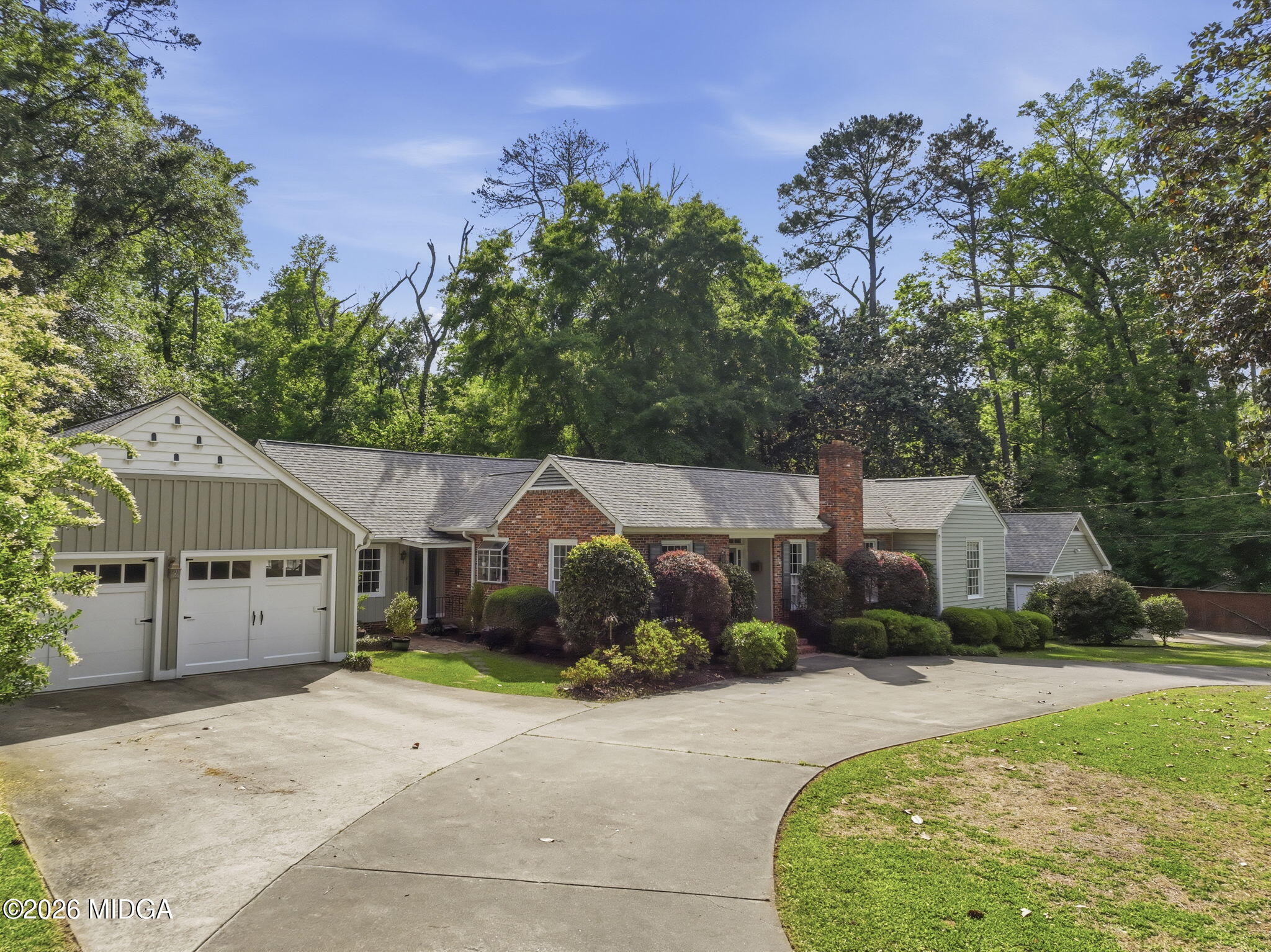2520 Rockbridge Road Macon, GA 31204 - Photo 4 of 63 Circle Driveway