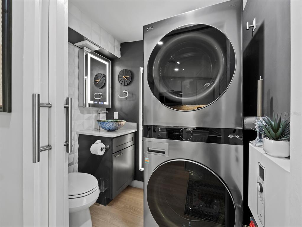 2421 Prospect Street Sarasota, FL 34239 - Photo 13 of 29