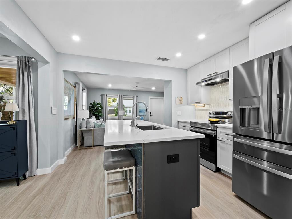 2421 Prospect Street Sarasota, FL 34239 - Photo 13 of 26