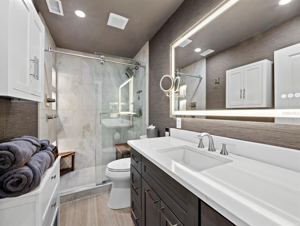 2421 Prospect Street Sarasota, FL 34239 - Photo 15 of 29