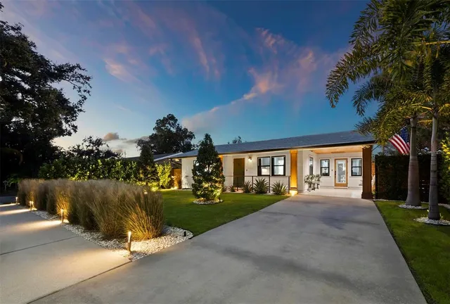 $950,000 | 2421 Prospect Street, Sarasota, FL 34239