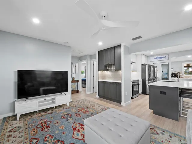 $950,000 | 2421 Prospect Street, Sarasota, FL 34239