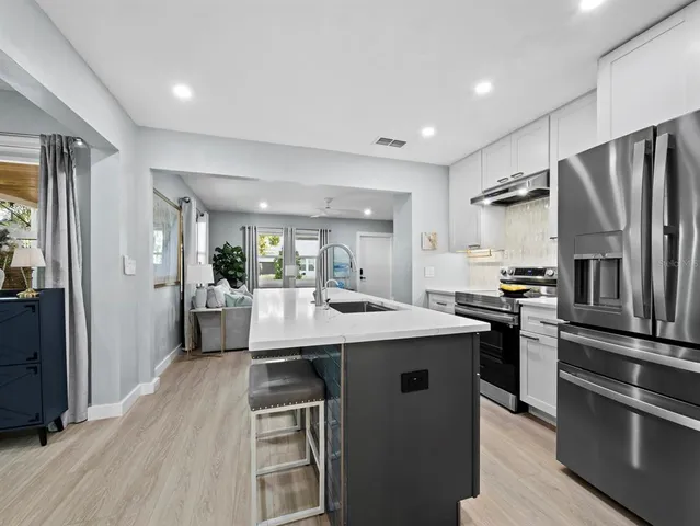 $950,000 | 2421 Prospect Street, Sarasota, FL 34239