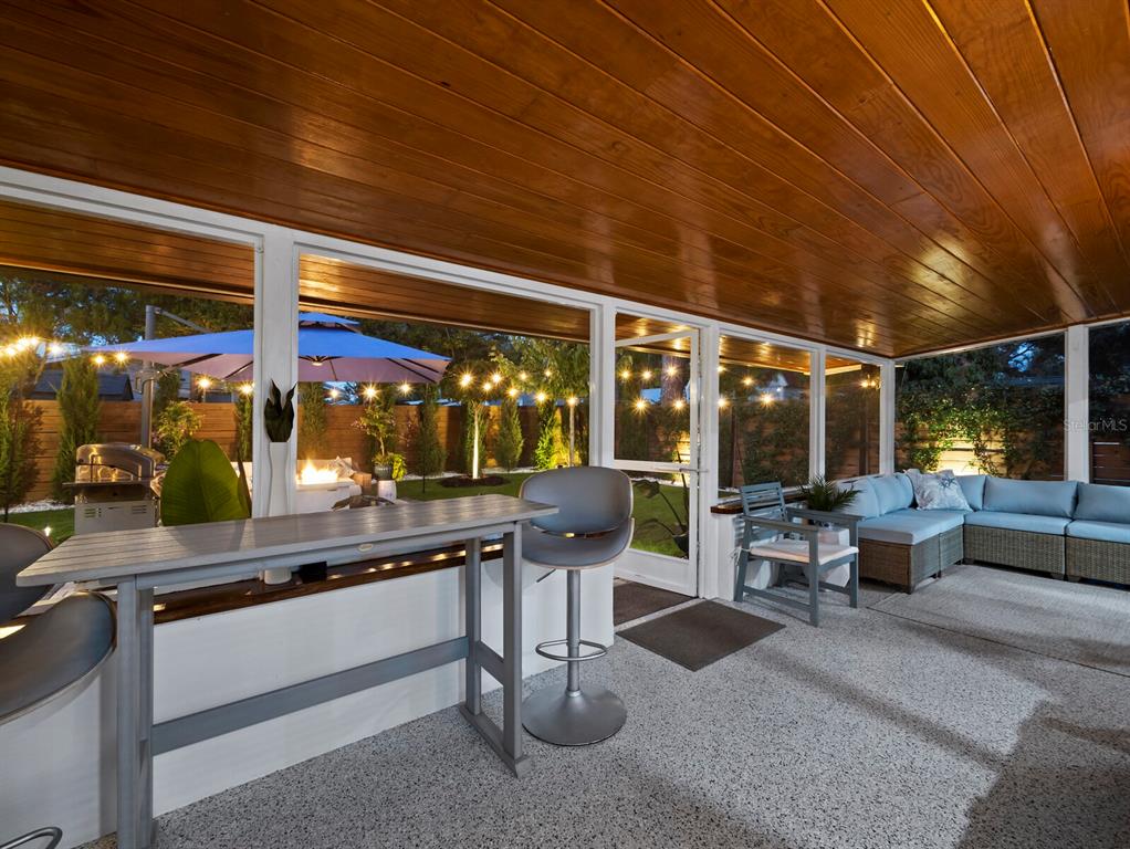 2421 Prospect Street Sarasota, FL 34239 - Photo 10 of 26 a room with lots of tables and chairs