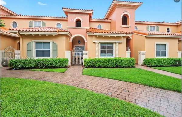 a view of front of house with a yard