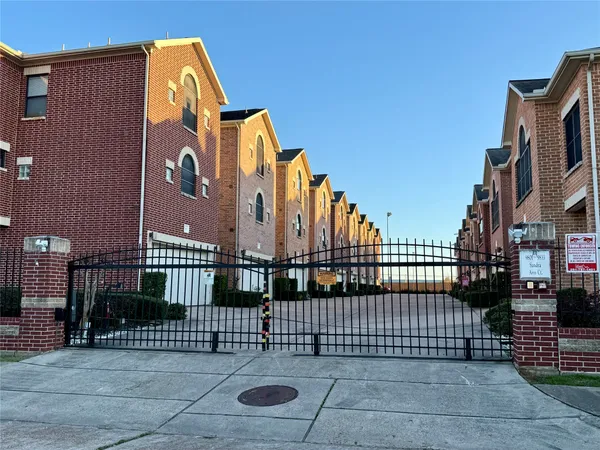 $2,600 | 9833 Sandra Ann Court, Houston, TX 77025