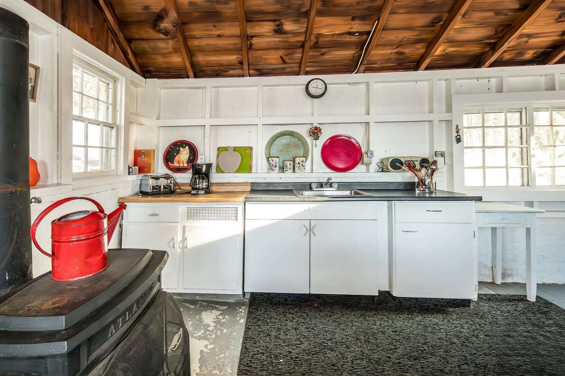 402 Pine Cliff Road Castleton, VT 05732 - Photo 17 of 25