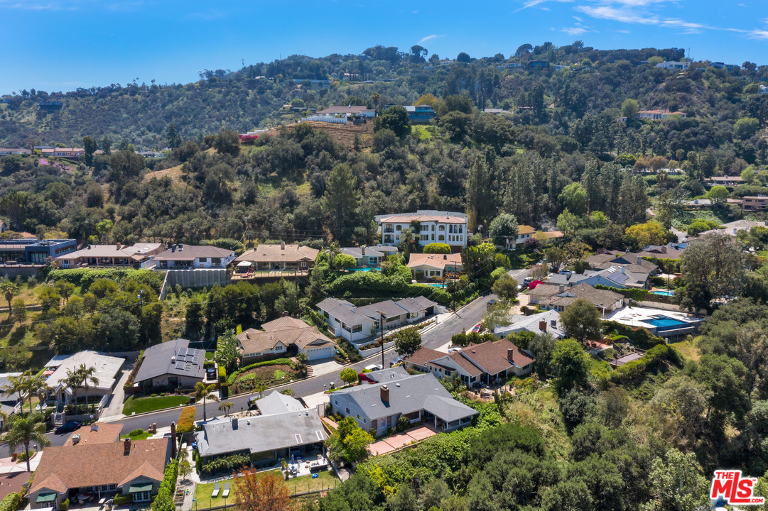 3614 Willowcrest Avenue Studio City, CA 91604 - Photo 40 of 43 an aerial view of multiple house
