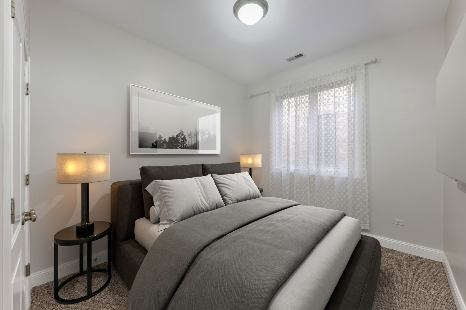 31 East 26th Street, Unit 5 Chicago, IL 60616 - Photo 27 of 40 a bedroom with a bed and a lamp