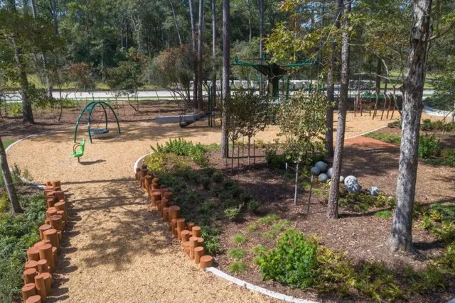 $2,800 | 323 Fanpalm Court, Willis, TX 77318