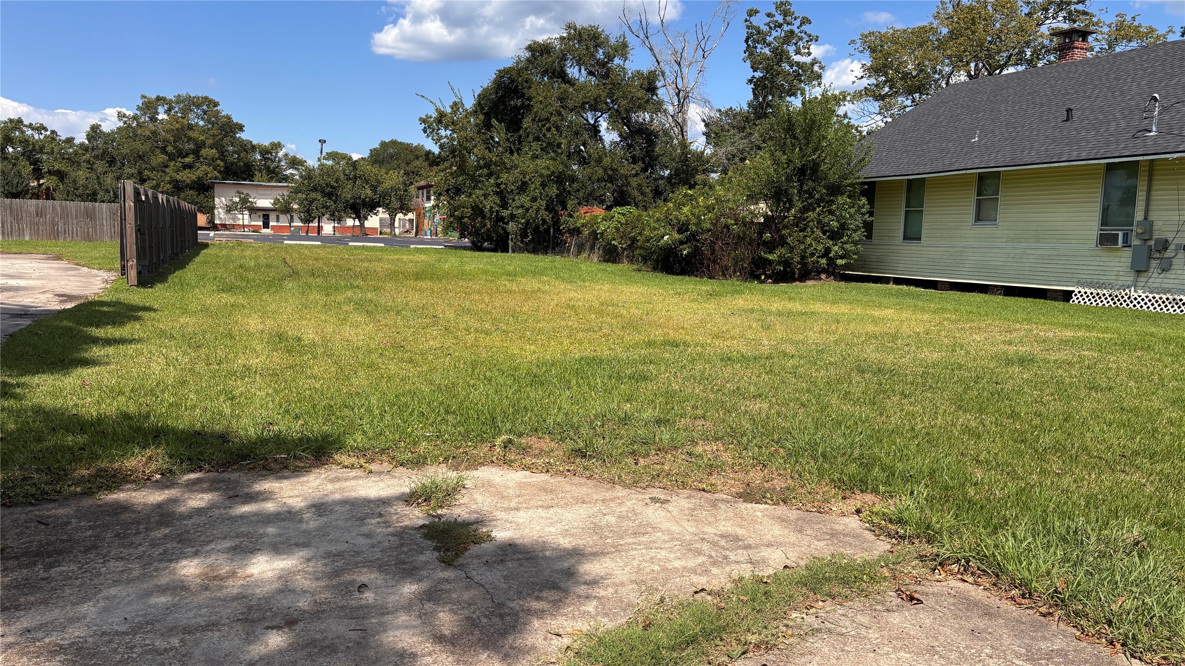 2344 Broadway Beaumont, TX 77702 - Photo 4 of 6