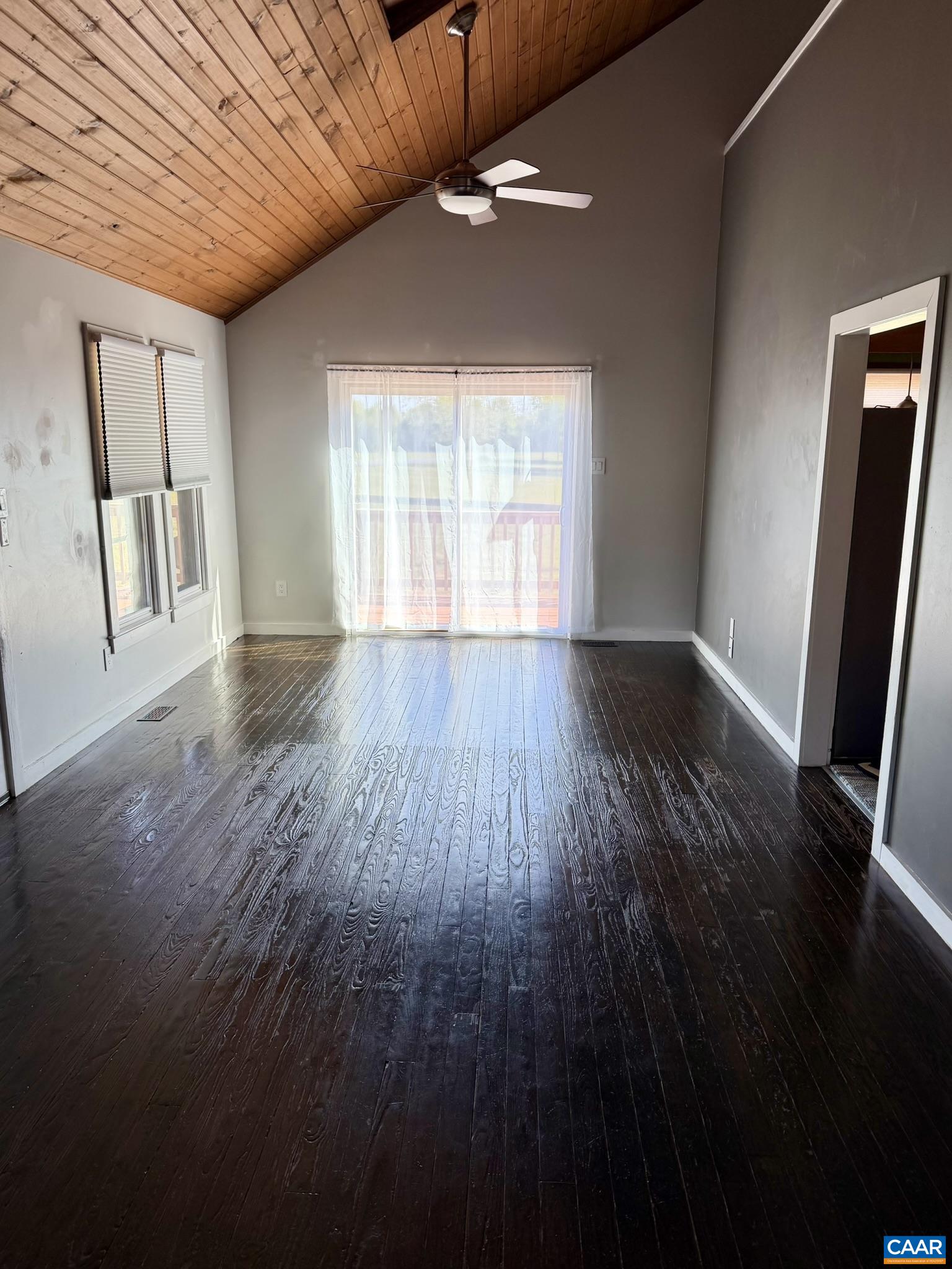 1497 Salem Church Road Palmyra, VA 22963 - Photo 11 of 37 Living Room