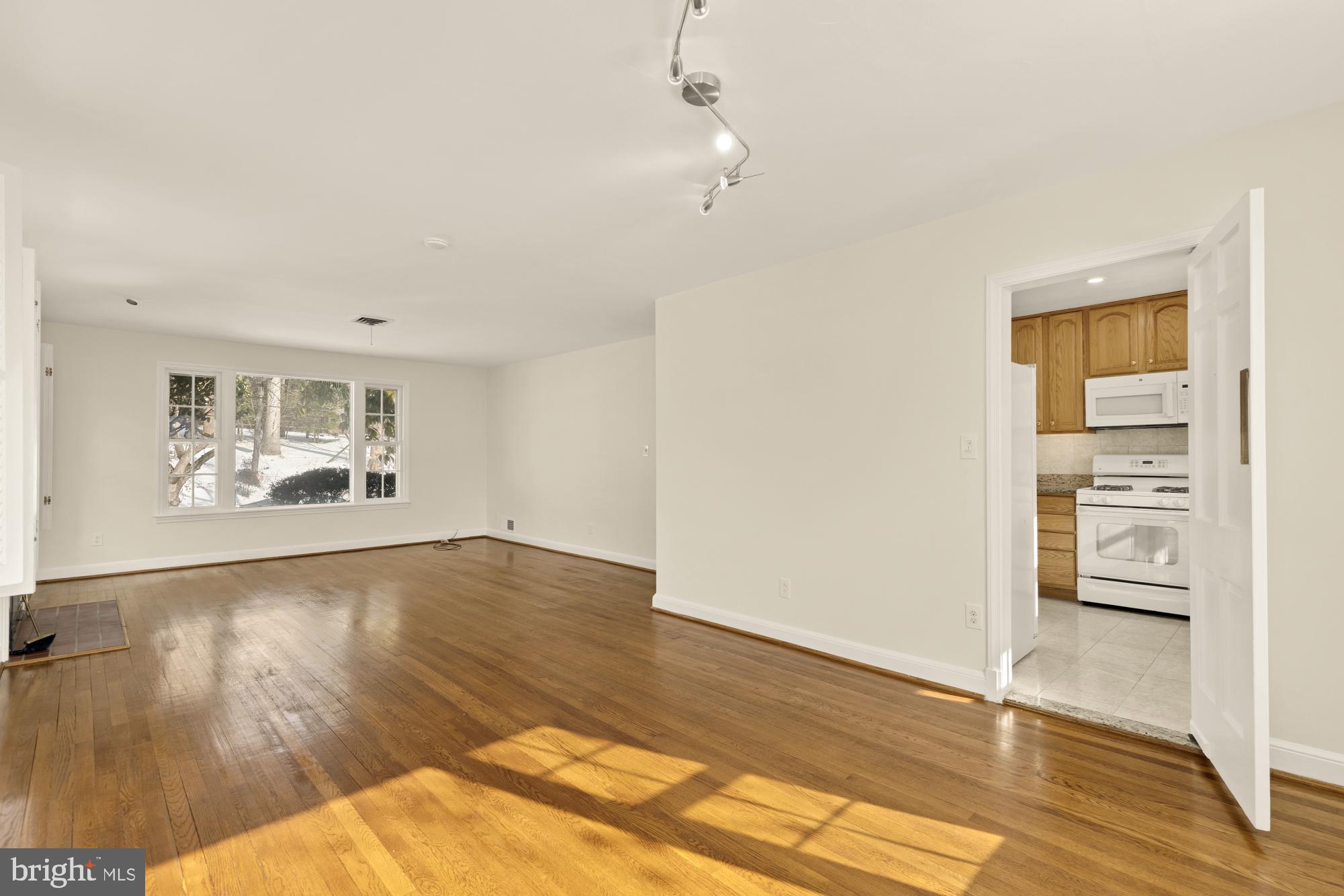 2736 Stephenson Lane Northwest Washington, DC 20015 - Photo 12 of 46