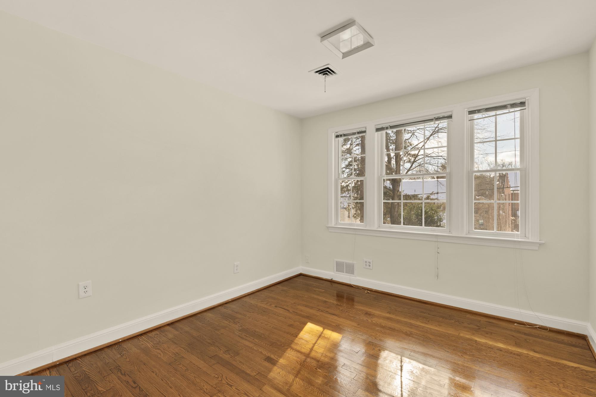 2736 Stephenson Lane Northwest Washington, DC 20015 - Photo 19 of 46