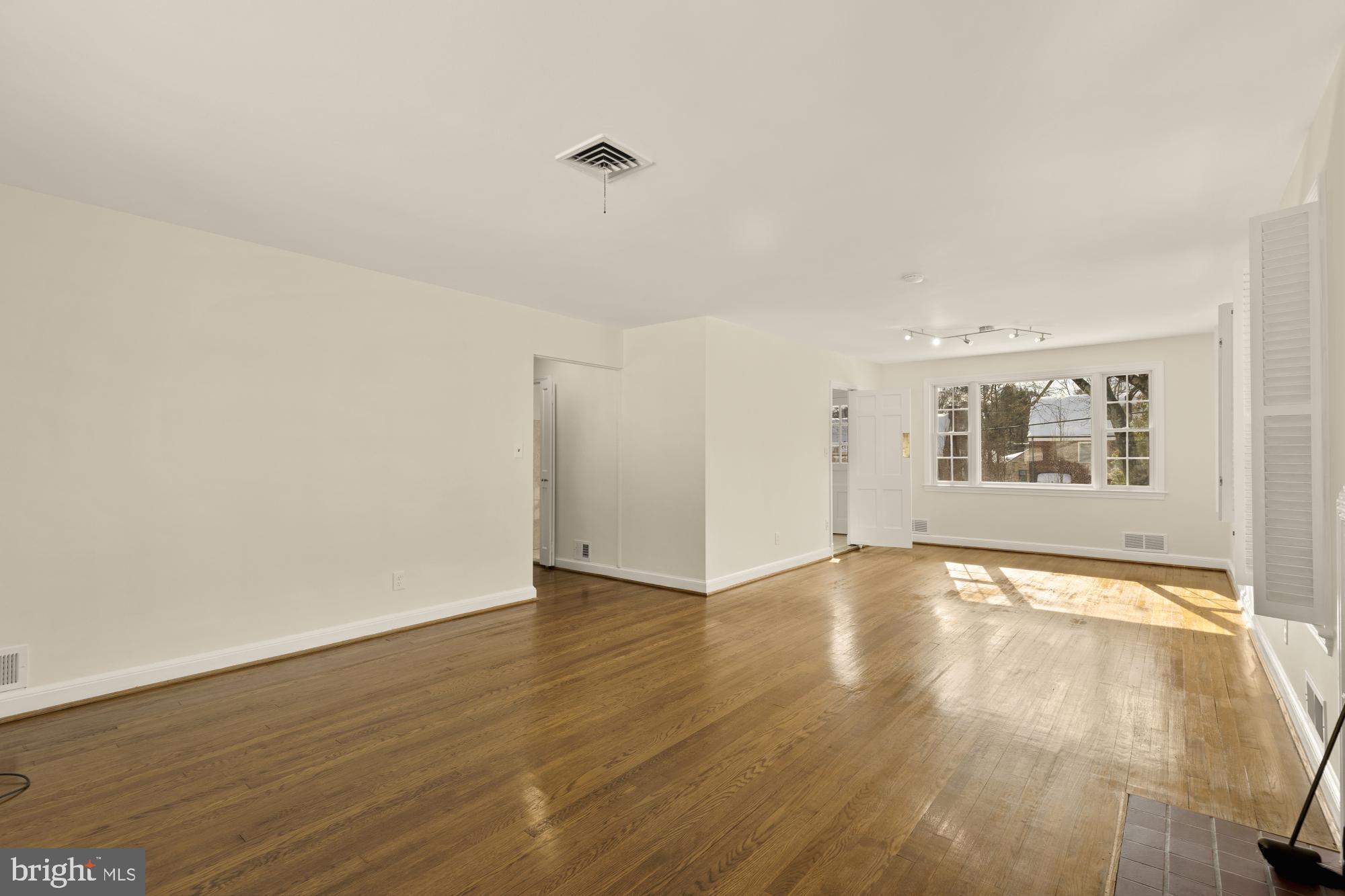 2736 Stephenson Lane Northwest Washington, DC 20015 - Photo 9 of 46