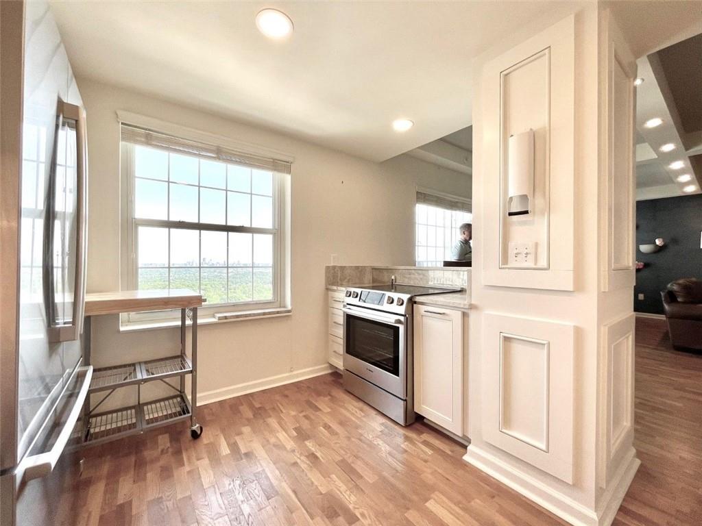 195 14th Street Northeast, Unit P603 Atlanta, GA 30309 - Photo 11 of 27 a kitchen with a stove a sink and a refrigerator