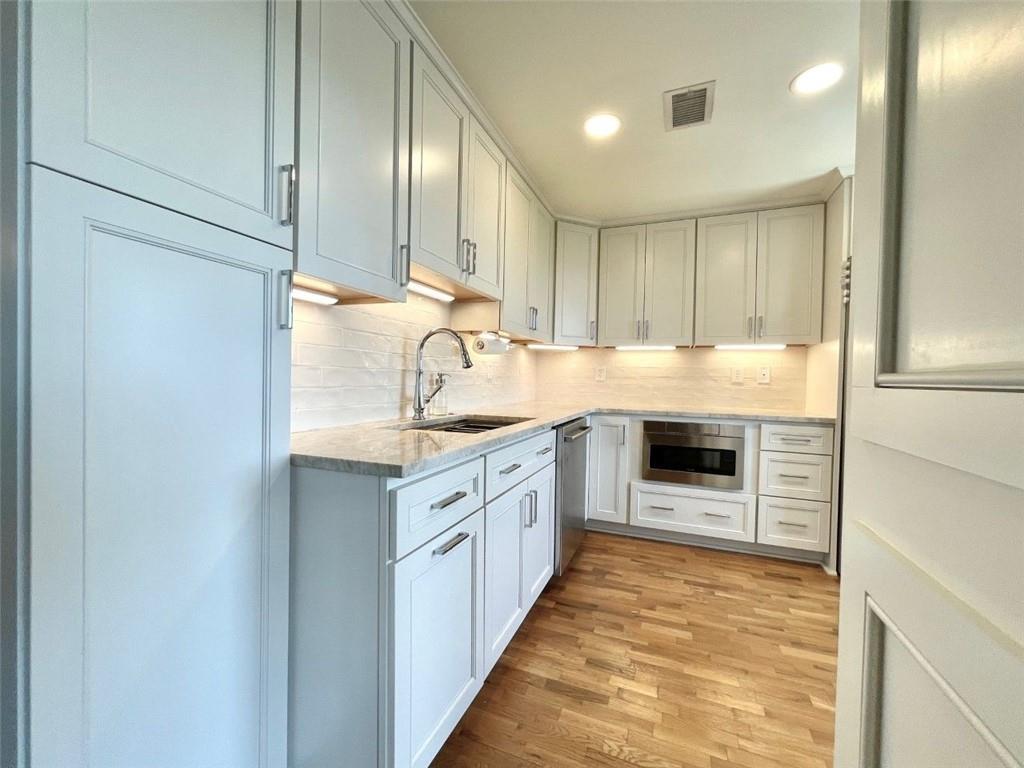195 14th Street Northeast, Unit P603 Atlanta, GA 30309 - Photo 10 of 27 a kitchen with stainless steel appliances granite countertop a stove and a sink
