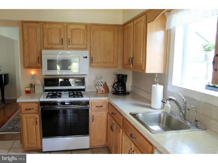 415 Apple Road Edgewater Park, NJ 08010 - Photo 7 of 23 Kitchen