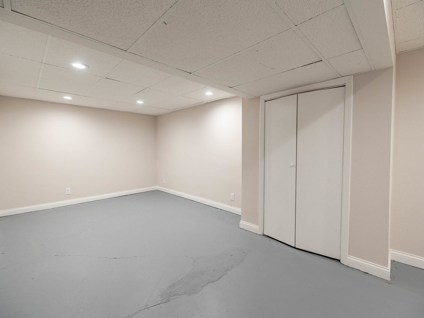 7920 South Mozart Street Chicago, IL 60652 - Photo 6 of 9 a view of an empty room