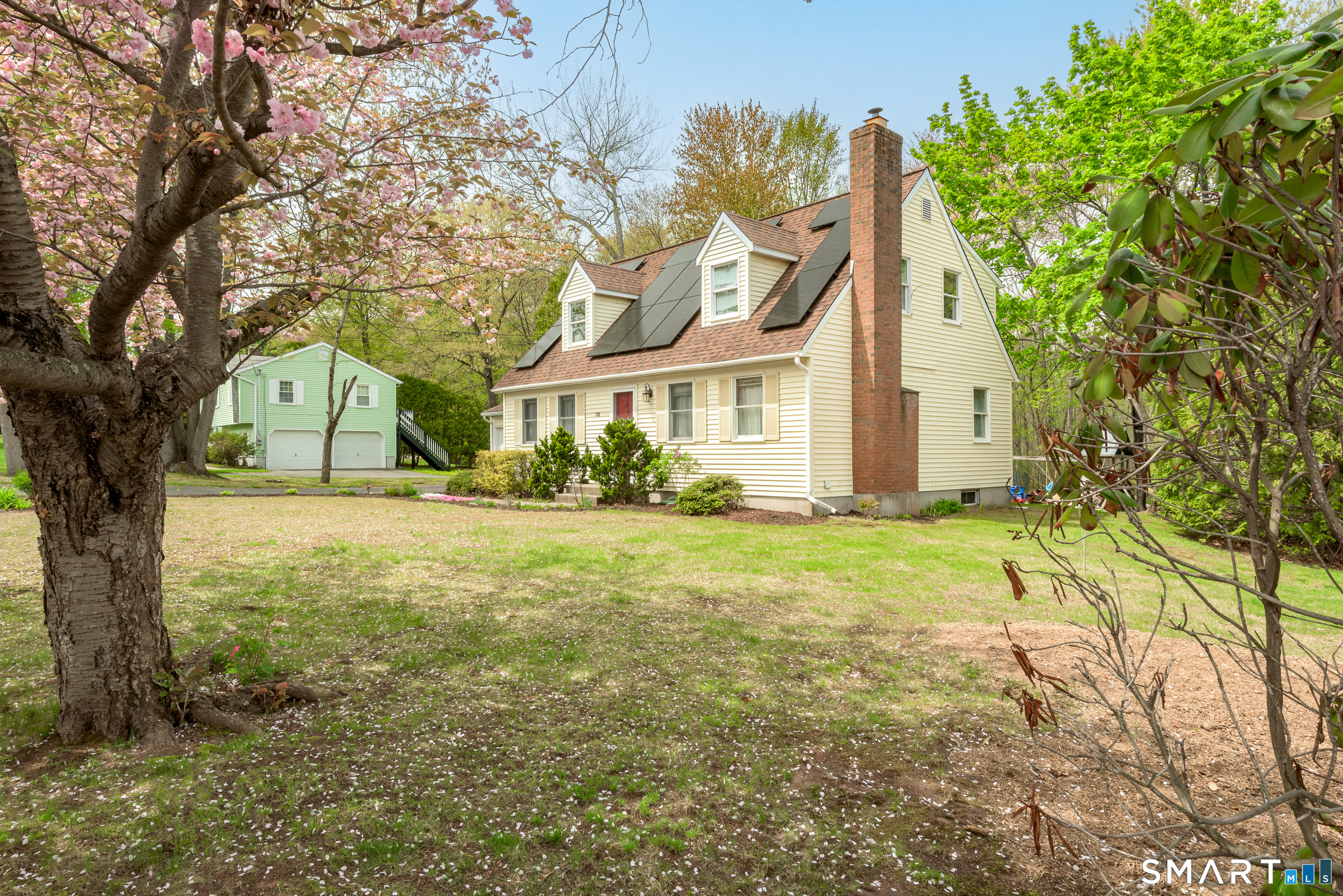75 Village Street Bristol, CT 06010 - Photo 2 of 40