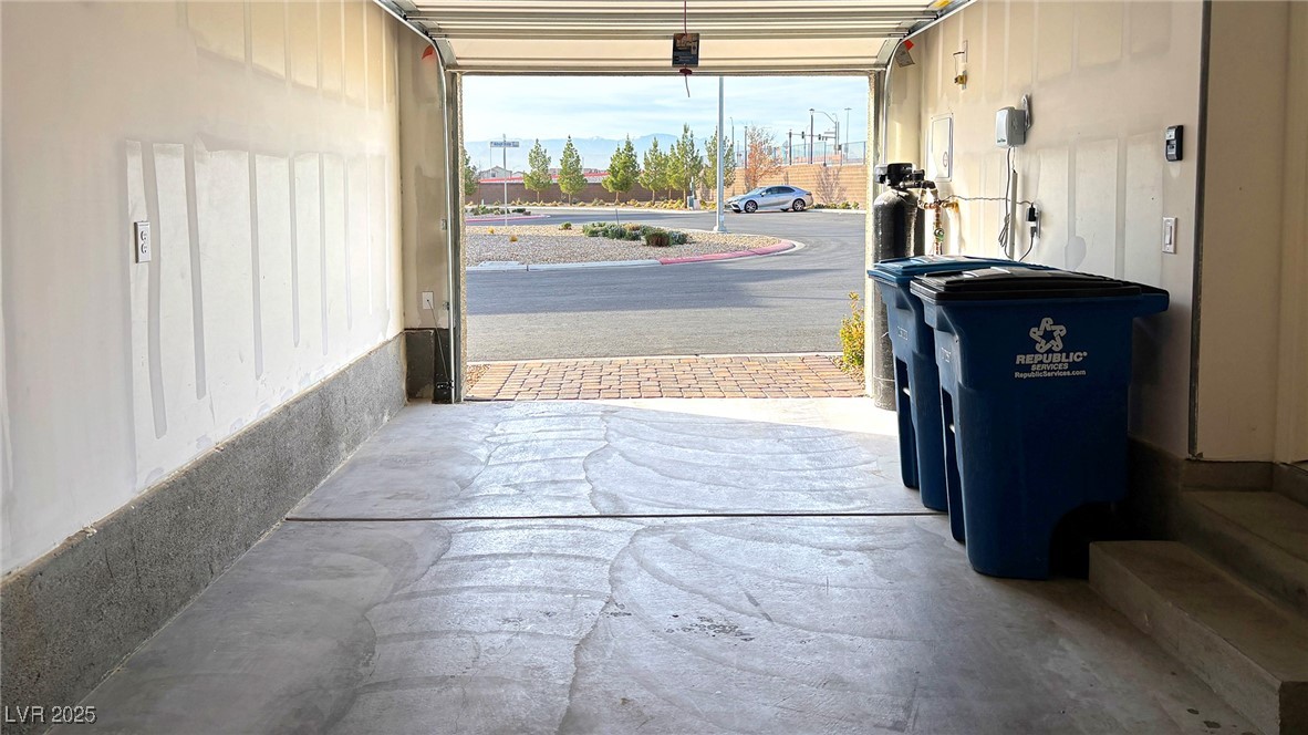 7030 Skyline Blue Street North Las Vegas, NV 89086 - Photo 3 of 37