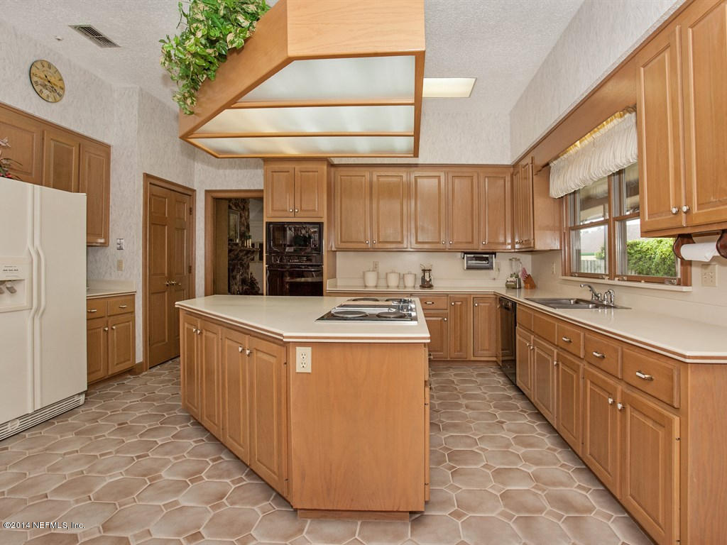 542 Lake Road Ponte Vedra Beach, FL 32082 - Photo 12 of 37 008_Kitchen
