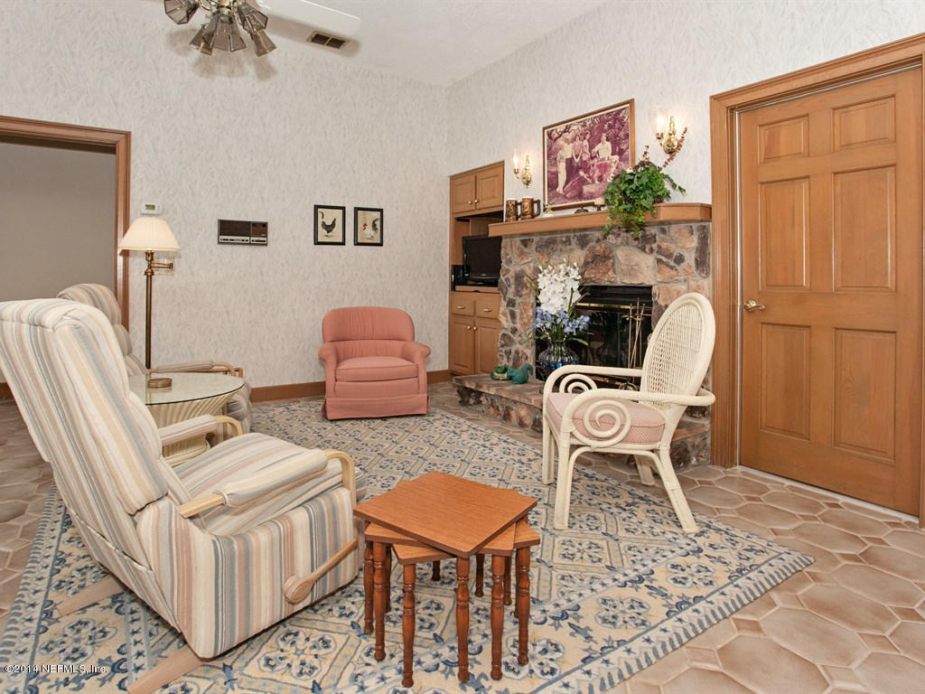 542 Lake Road Ponte Vedra Beach, FL 32082 - Photo 14 of 37 Family Room off Kitchen