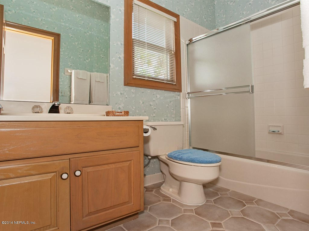 542 Lake Road Ponte Vedra Beach, FL 32082 - Photo 27 of 37 024_Bathroom