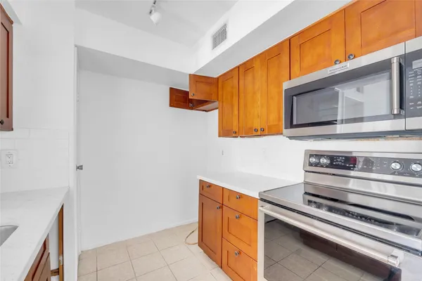 $113,000 | 18511 Egret Bay Boulevard, Unit 502, Webster, TX 77058