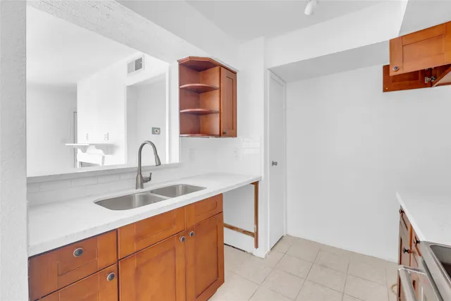 $116,000 | 18511 Egret Bay Boulevard, Unit 502, Webster, TX 77058