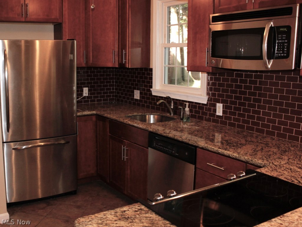 2187 Edgerton Road Cleveland, OH 44118 - Photo 7 of 14 SUBWAY BACK SPLASH TOO.