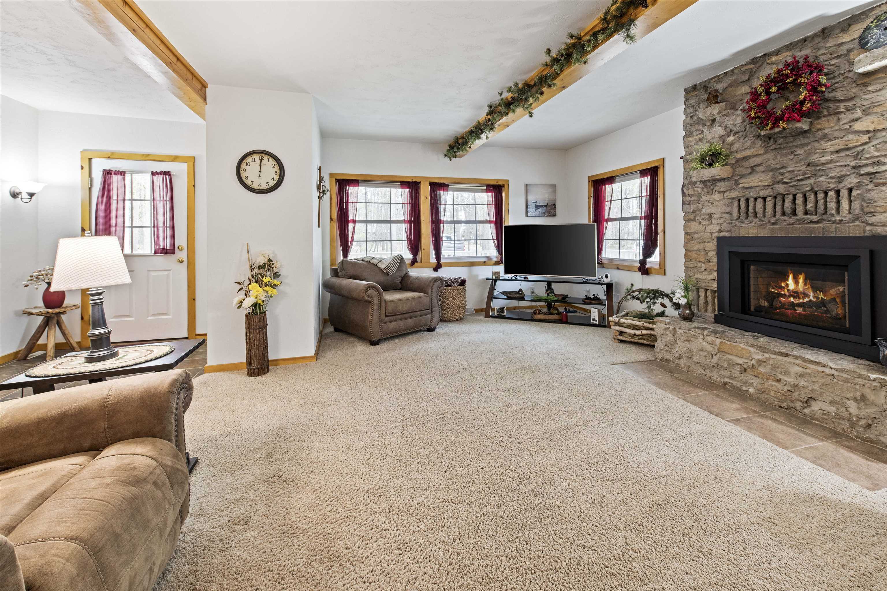 2591 Redpath Drive Marinette, WI 54143 - Photo 6 of 61