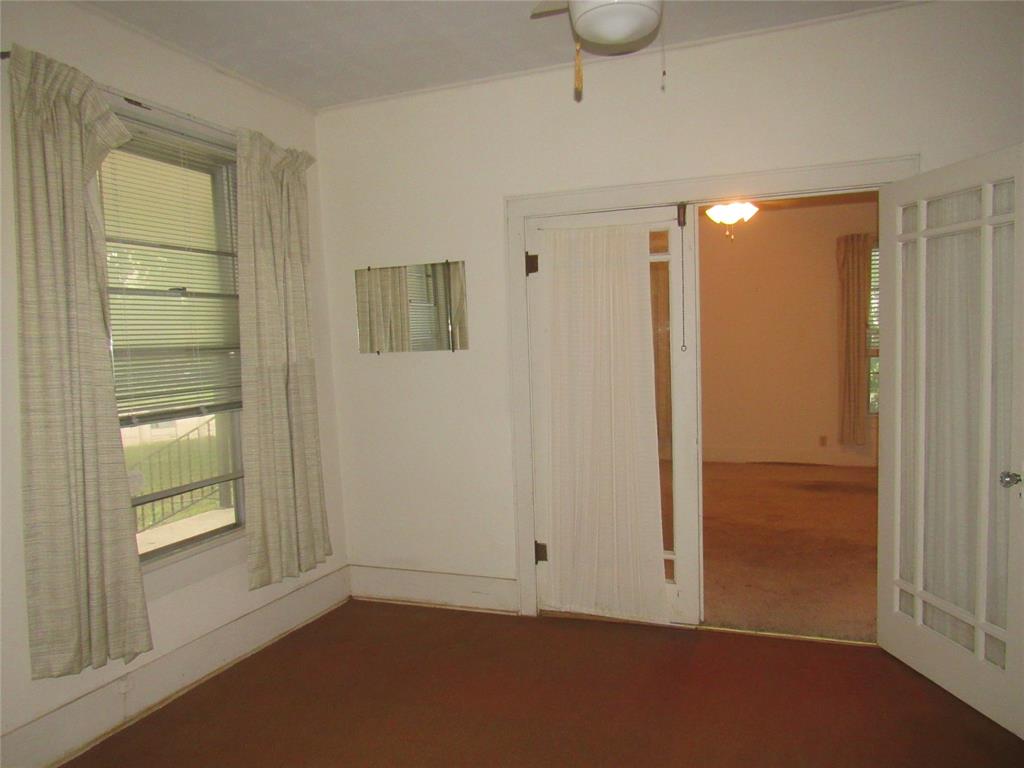 101 East Murray Street Denison, TX 75021 - Photo 24 of 32 an empty room with windows and closet