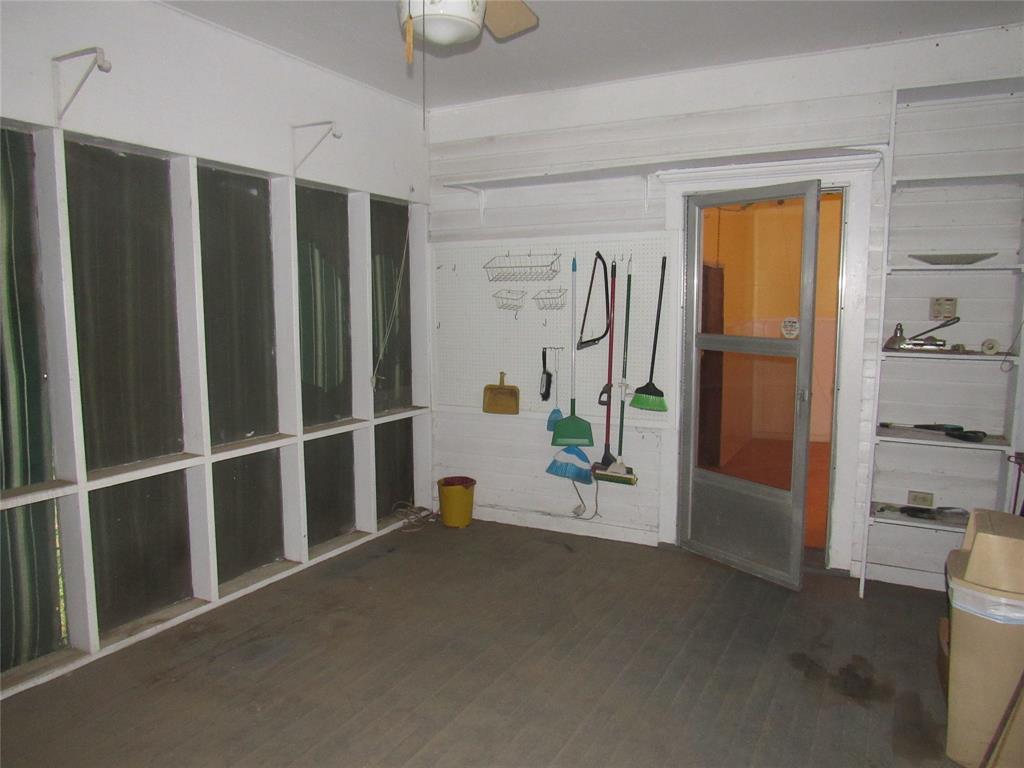 101 East Murray Street Denison, TX 75021 - Photo 31 of 32 a view of an empty room with a window