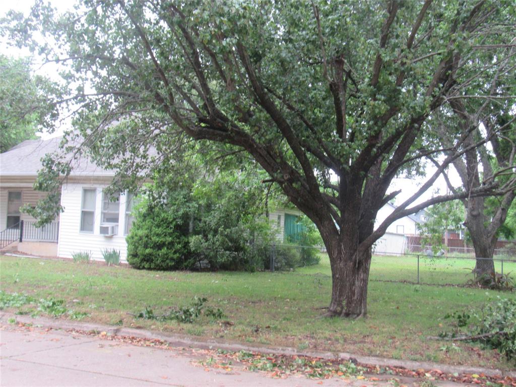 101 East Murray Street Denison, TX 75021 - Photo 5 of 32 a view of a house with a tree in the yard