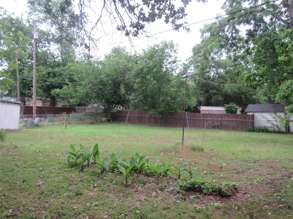 101 East Murray Street Denison, TX 75021 - Photo 10 of 32 a backyard of a house with lots of green space